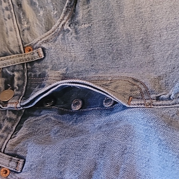 LEVI 501 SHORTS - Picture 2 of 5